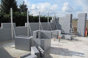 Montage des blocs coffrants isolants